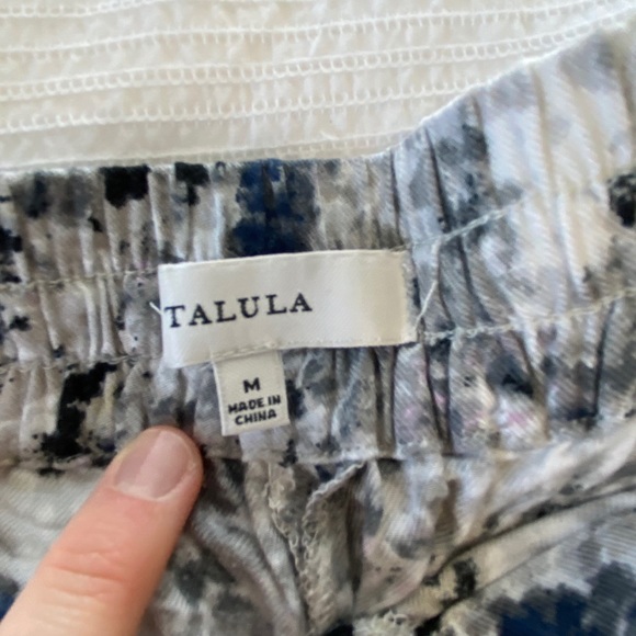 Aritzia/Lulu - Picture 3 of 15